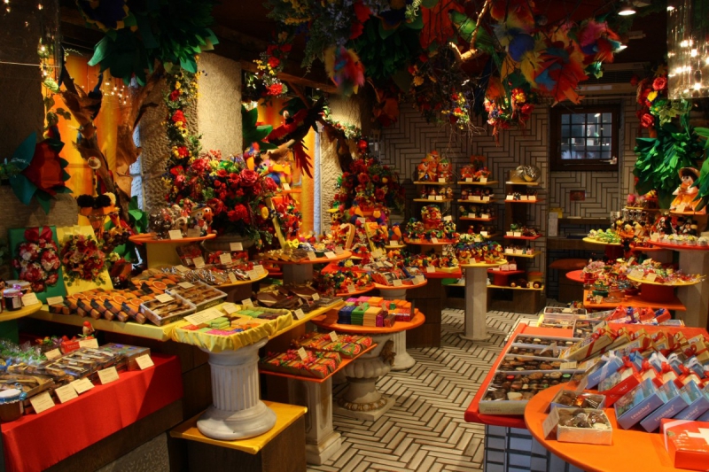 vente-SERANON-min_candy_store_chocolate_shop_chocolate_switzerland-393515